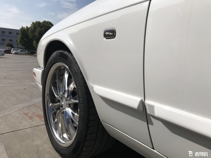 四眼捷豹xj3.0四驱顶配版,捷豹xj8经典色