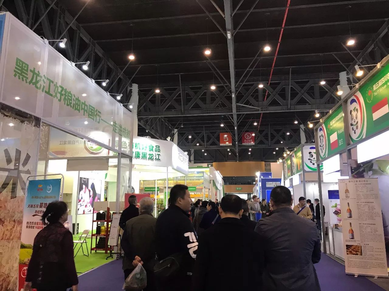 田田深入2017四川农博会，逛一圈，胖5斤！