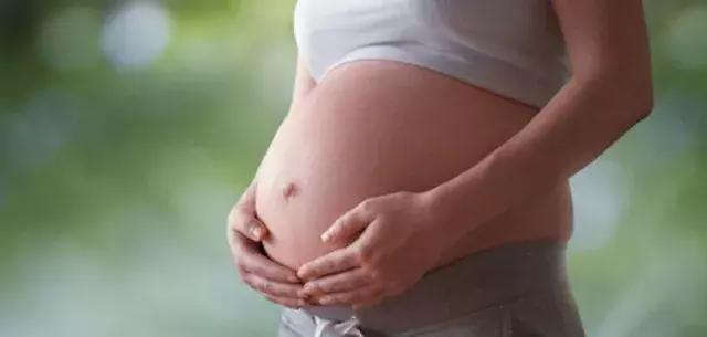 预产期还没到羊水就破要不要紧,没到预产期破水是什么原因