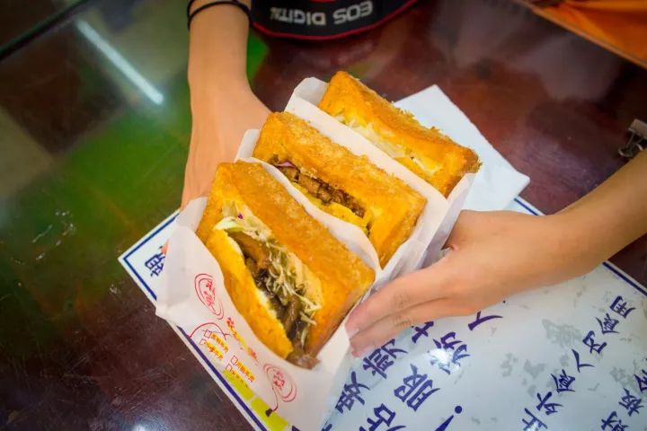 各位吃货请注意，由台北开往高雄的“逛吃”号列车即将发车！