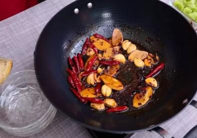 自己在家也能做出美味的麻辣香锅,在家就能做美味的麻辣香锅