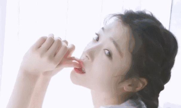 不会涂口红的样子,不会涂口红就不要跟风