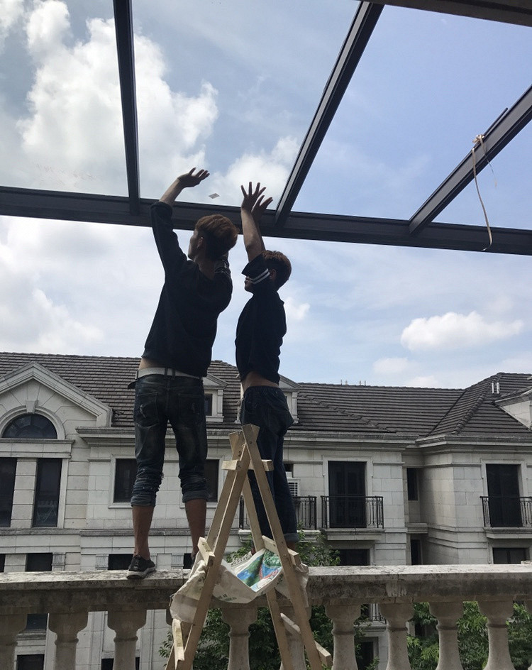 玻璃阳光房爆裂,阳光房底层玻璃爆裂原因