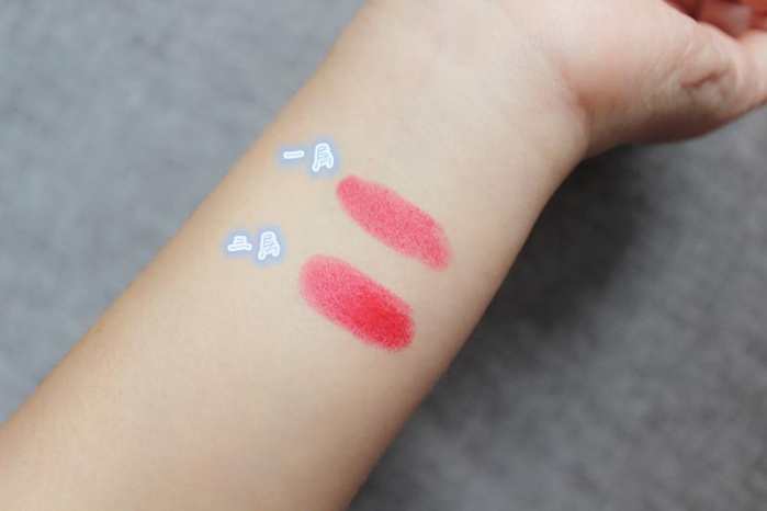 试色唇膏涂鸦金闪,欧莱雅纷绎滋润唇膏215是什么色号