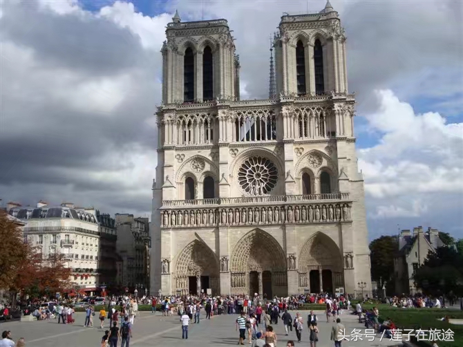 走在法国巴黎街头风景,漫步巴黎旅游随笔