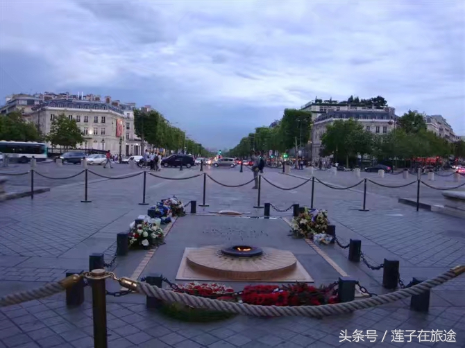 走在法国巴黎街头风景,漫步巴黎旅游随笔