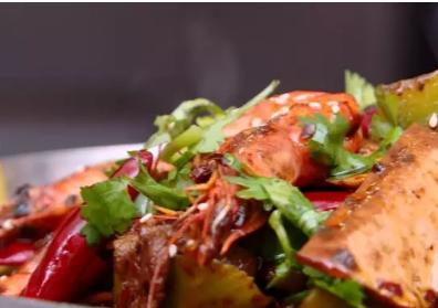 自己在家也能做出美味的麻辣香锅,在家就能做美味的麻辣香锅