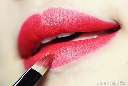 不会涂口红的样子,不会涂口红就不要跟风
