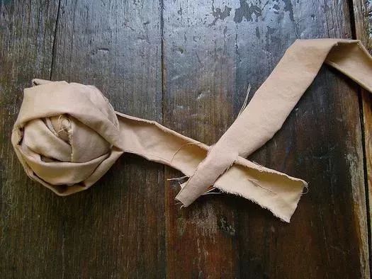 旧窗帘带圈怎么不花钱改成挂钩用,旧的窗帘不要了能做什么用呢