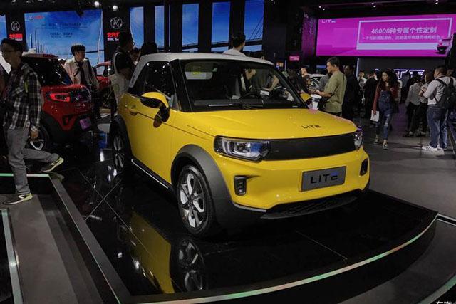 可能是最个性国产车,配无框车门、5块液晶屏,8万买它妹子更爱你