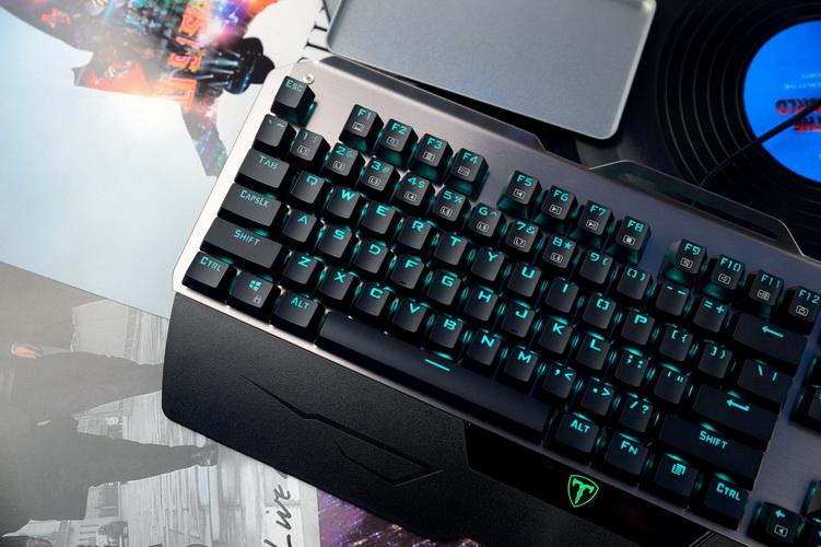 末日铁拳无后摇,末日铁拳e技能