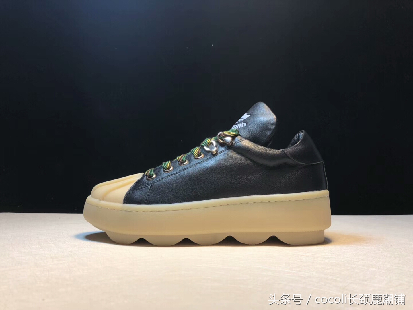 adidas的鞋有点硬,adidas松糕鞋大概增高多少