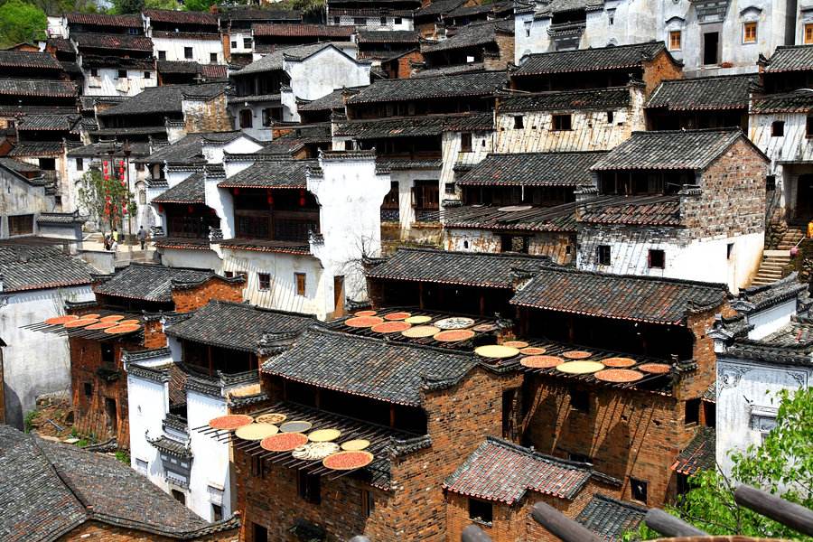 中国传统村落“千村一面”空巢化和旅游化严重，保护成了大难题