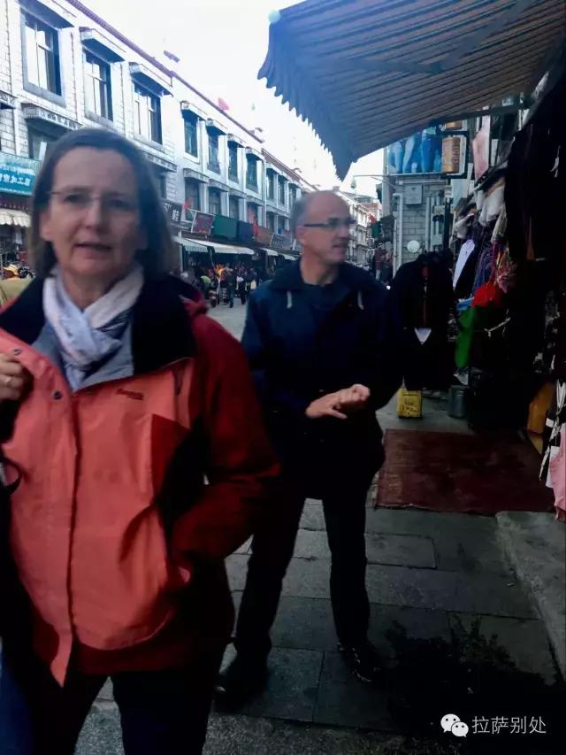 *藏西**往事：八廓街游走牙医，30年前和30年后的故事