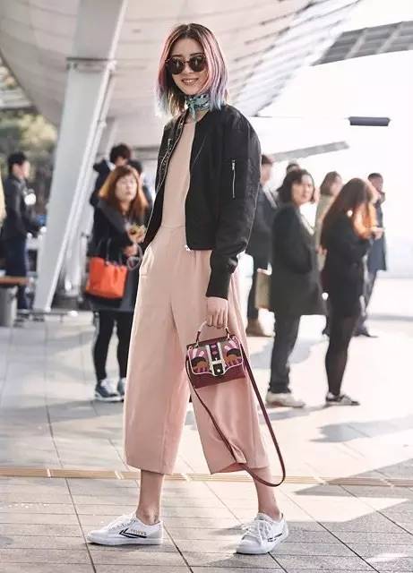 你还在迷恋Stan Smith啊？！ | 她们都换帆布鞋唻~