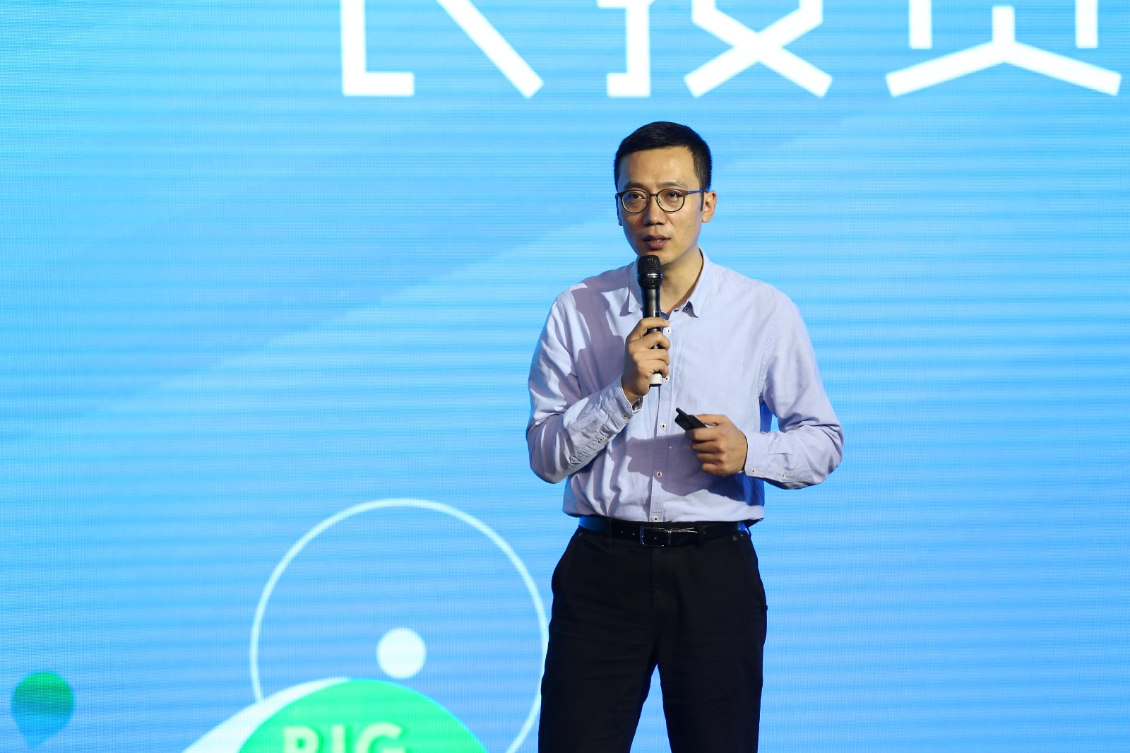 杨伟庆艾瑞咨询,艾瑞咨询杨伟庆出来了吗