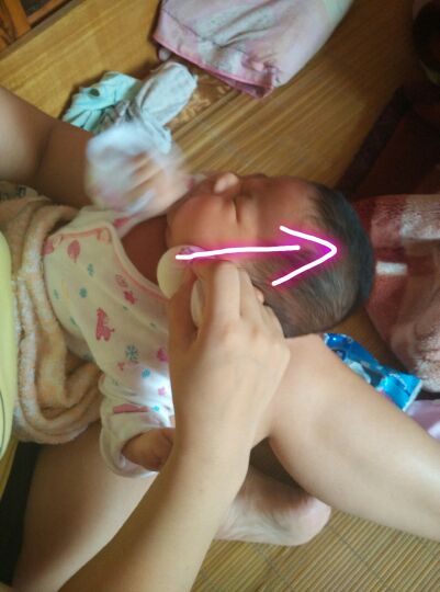 3个月宝宝吐奶怎么做,为什么二月龄宝宝会突然干咳吐奶