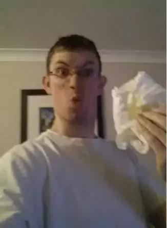 换尿不湿的奶爸,换尿布的奶爸