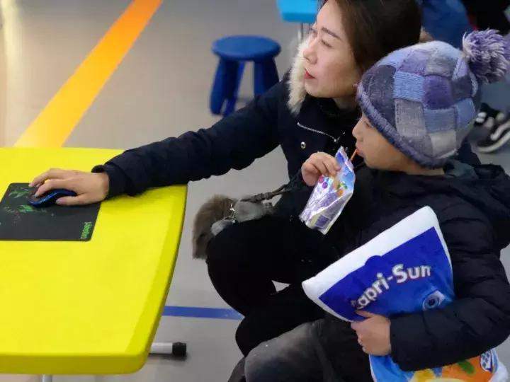 跟着果倍爽在直升机上俯瞰鸟巢，零距离探秘果汁生产！