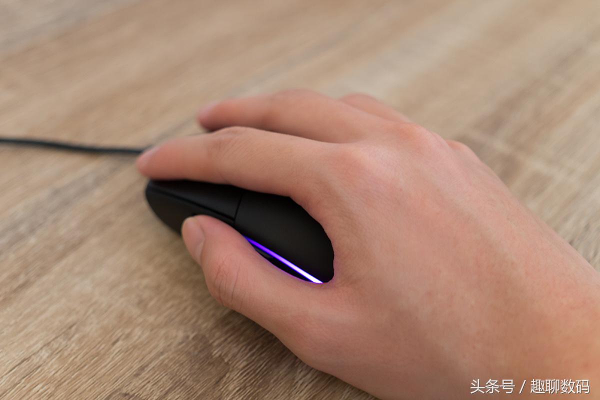 罗技g102和g502哪个玩吃鸡好一些,罗技g102dpi调多少适合打apex