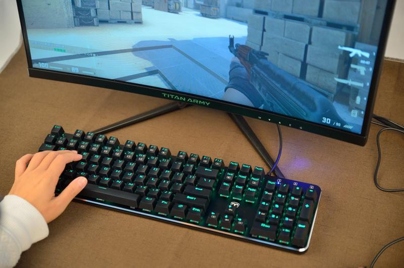 机械键盘基础款和炫酷,炫酷好样的机械键盘