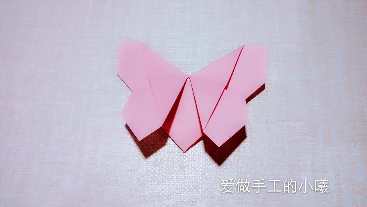 正方形纸折纸视频折蝴蝶书签,用糖纸蝴蝶书签折法