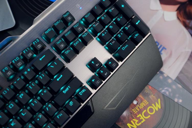 末日铁拳无后摇,末日铁拳e技能