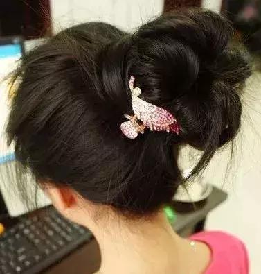 个性花苞头,与众不同的蓬松扎发