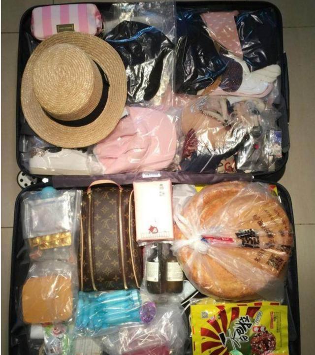 刘昊然易烊千玺中戏羽绒服,刘昊然易烊千玺中戏