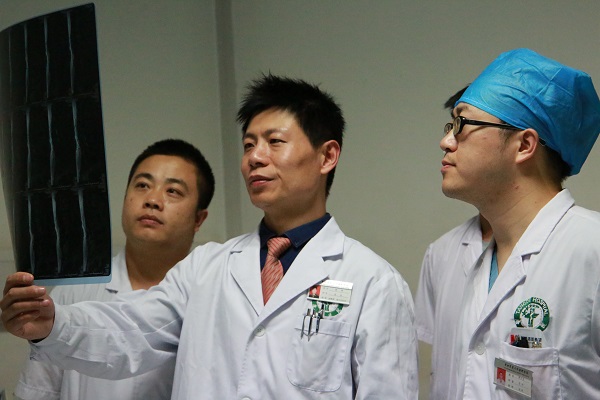 颈椎病压迫到神经怎么办,如果颈椎病压迫神经怎么办