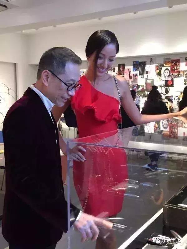 张国荣*用御**、为baby婚礼作设计的时尚教父，倾力做了一支杀手口红