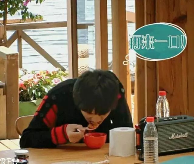 刘昊然易烊千玺中戏羽绒服,刘昊然易烊千玺中戏