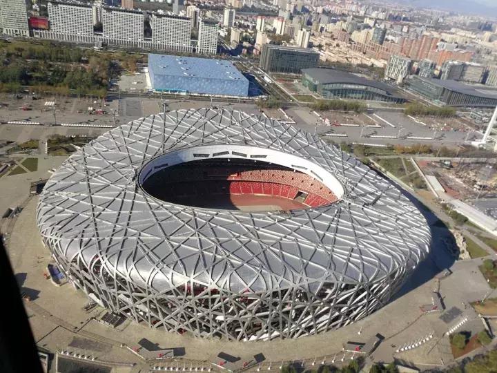 跟着果倍爽在直升机上俯瞰鸟巢，零距离探秘果汁生产！