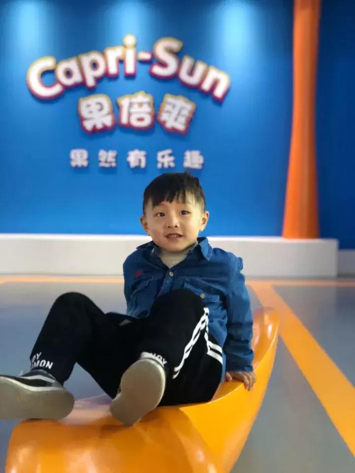 跟着果倍爽在直升机上俯瞰鸟巢，零距离探秘果汁生产！