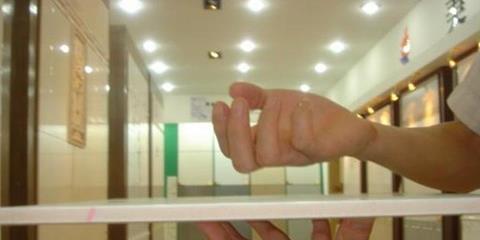 卫生间做防水后贴瓷砖为啥要空鼓,卫生间做完防水贴上砖有多厚