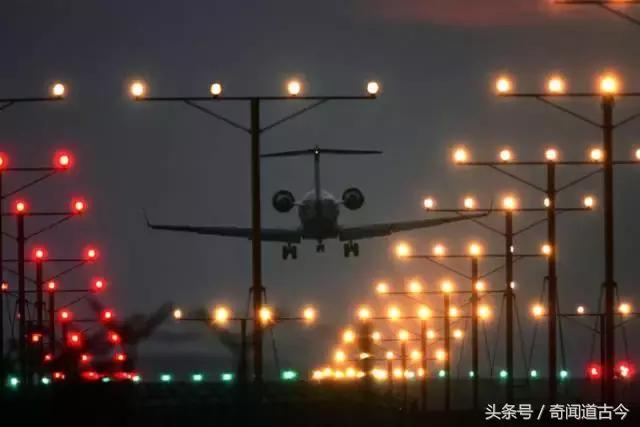 飞机被雷劈是很常见的事情？飞机上不为人知的秘密你知道多少？