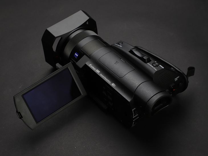 可拍4KHDR视频的手持摄像机1英寸CMOS索尼FDR-AX700摄像机评测