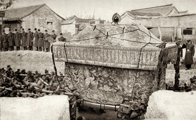 孙殿英挖掘慈禧太后墓宝藏去哪了,孙殿英盗取慈禧棺椁最值钱的东西