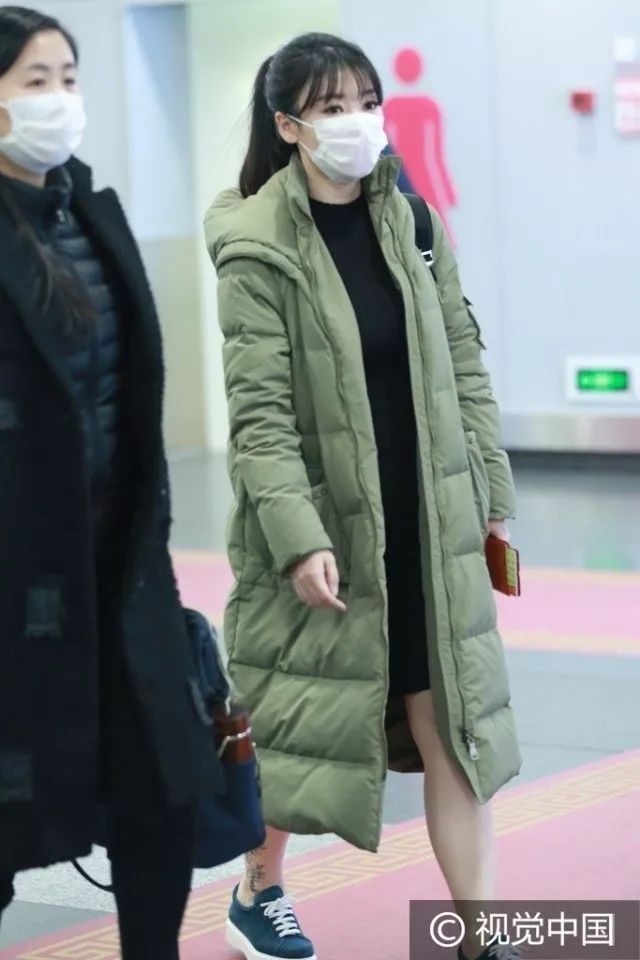 鹿晗刘昊然同款羽绒服,刘昊然中戏羽绒服机场