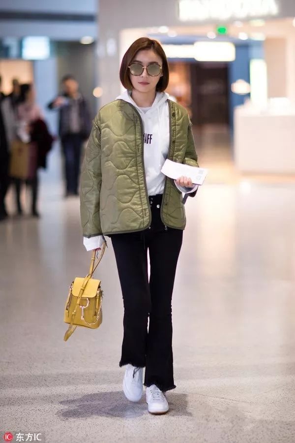 鹿晗刘昊然同款羽绒服,刘昊然中戏羽绒服机场