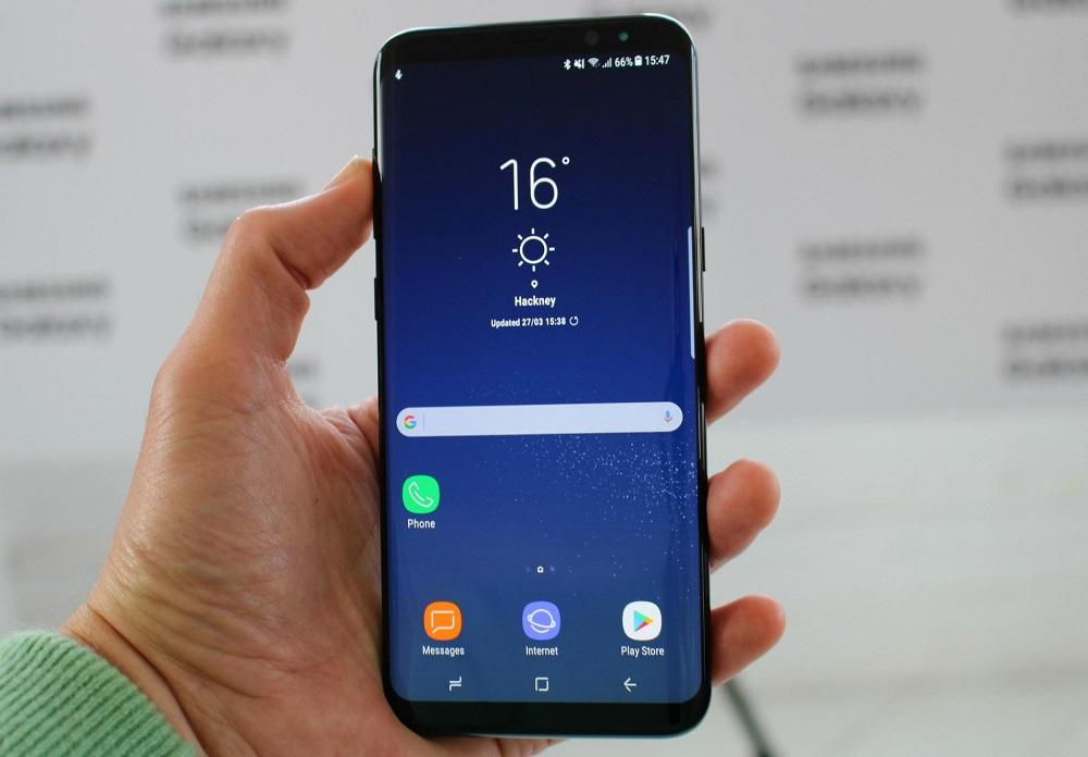 Samsung讽刺苹iPhoneX“M字额”，如今轮到Moto来踢馆