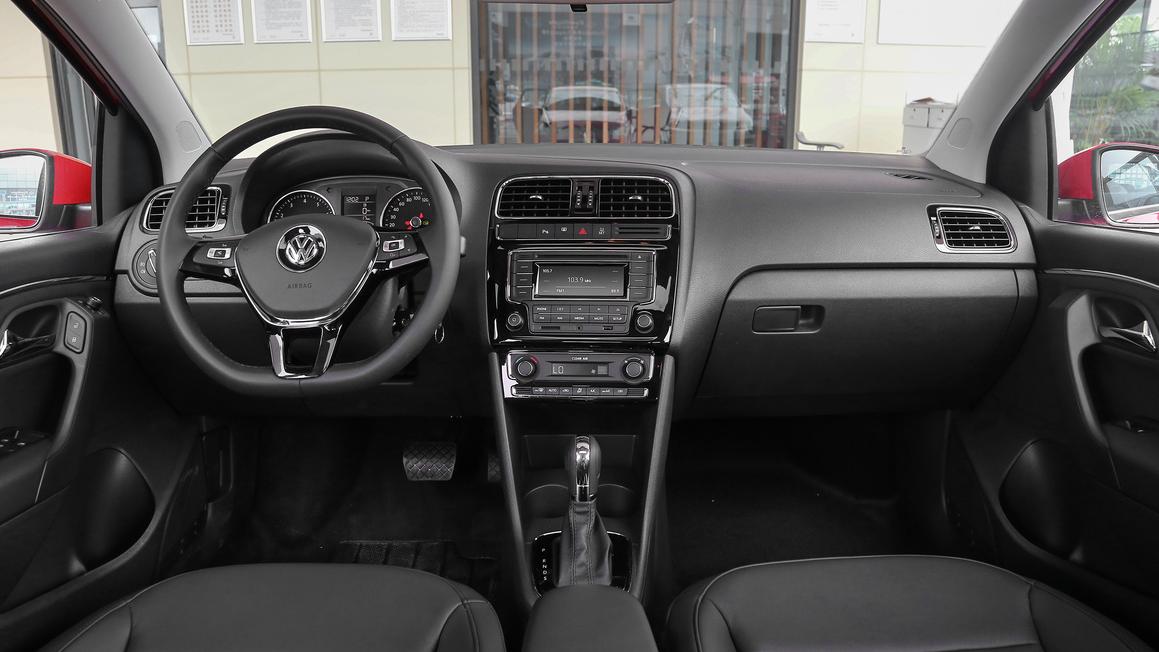 大众polo适合女生代步的敞篷车,代步上下班买polo还是飞度