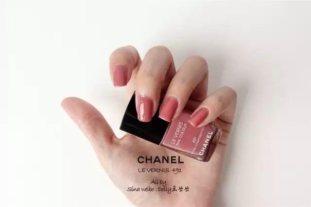 适合夏天显白的指甲油,显白大气夏款指甲油颜色推荐