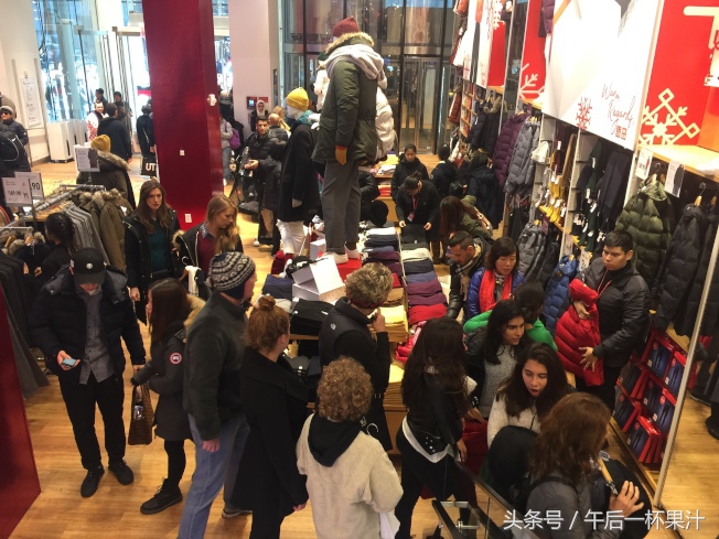 华人纽约疯抢名牌省吃俭用半年就为黑五血拼