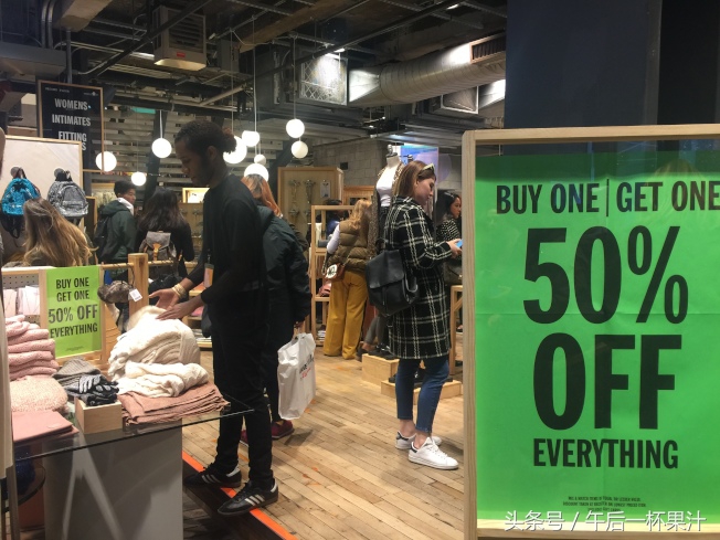 华人纽约疯抢名牌省吃俭用半年就为黑五血拼