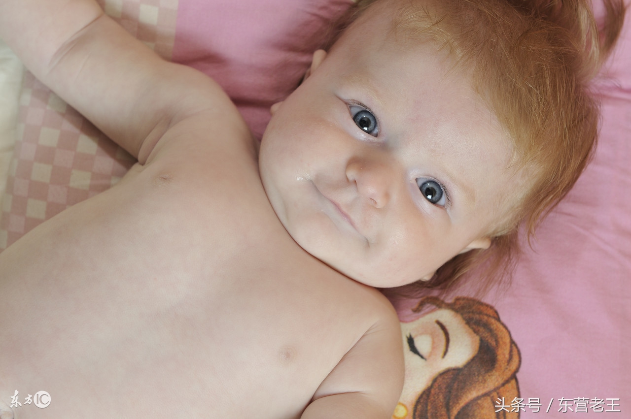 宝宝爱抠大人的肚脐眼,宝宝爱抠妈妈的肚脐眼