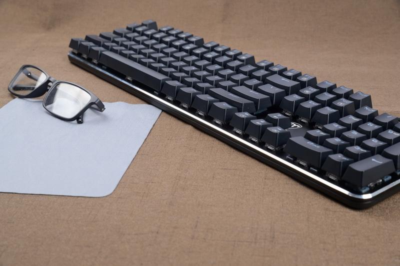 机械键盘基础款和炫酷,炫酷好样的机械键盘