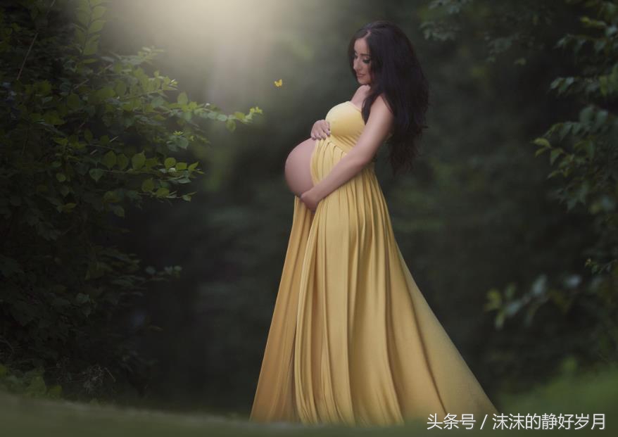 胎宝宝在肚子里是怎样的状态，除了B超，妈妈也能随时自我检查哦