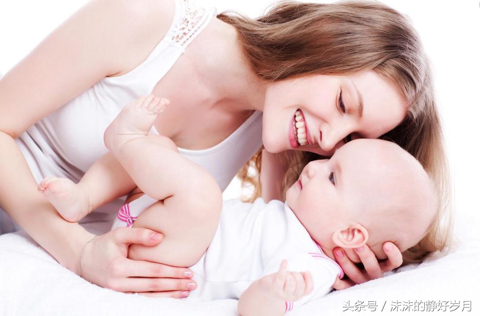 胎宝宝在肚子里是怎样的状态，除了B超，妈妈也能随时自我检查哦