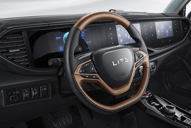 可能是最个性国产车,配无框车门、5块液晶屏,8万买它妹子更爱你